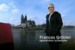 Standbild Imagefilm : Mitarbeiterin mit Elbe