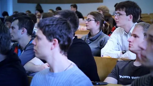 Eine Mitarbeiter in einem Imagefilm